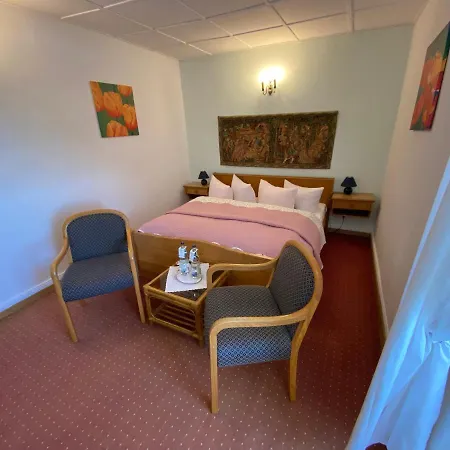 Jagdschloss Hotel *