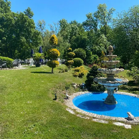 Jagdschloss Hotel *