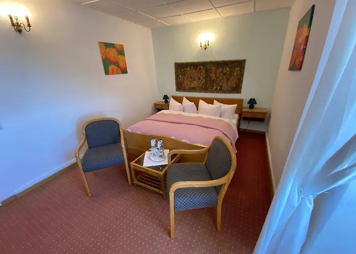 Jagdschloss Hotel *